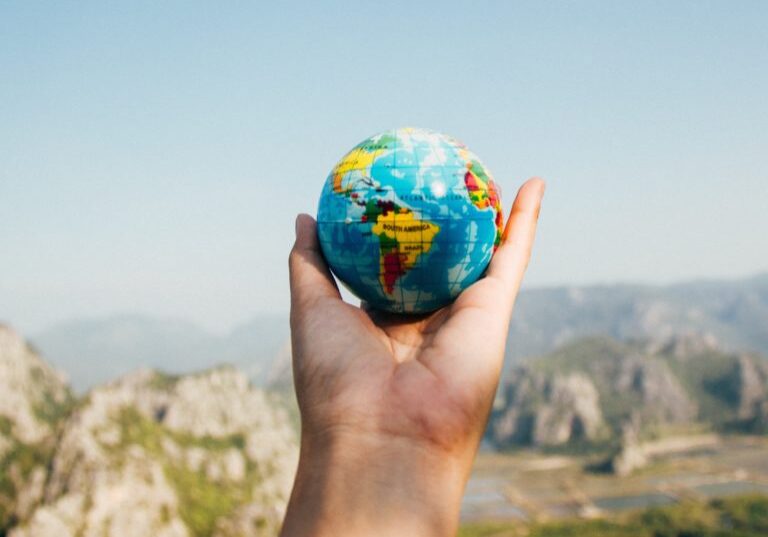 Globehand-768x543