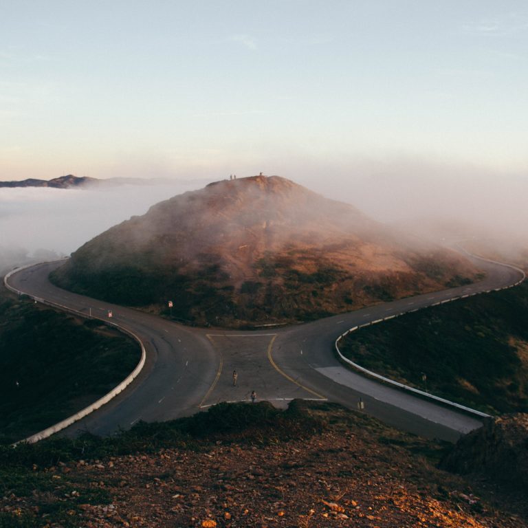 forking-road-839830_1920-768x768